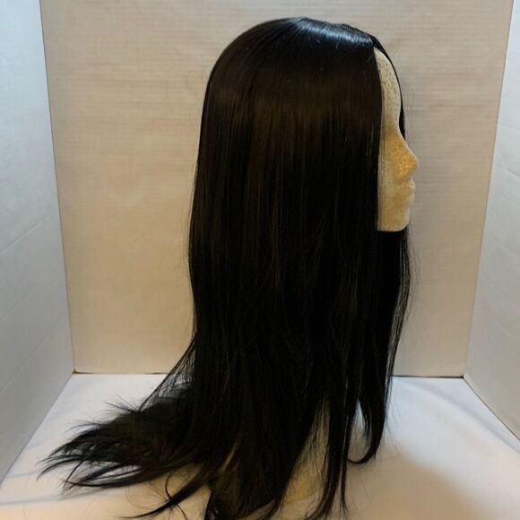 Long black wig. See all photos for desc. - Picture 2 of 9